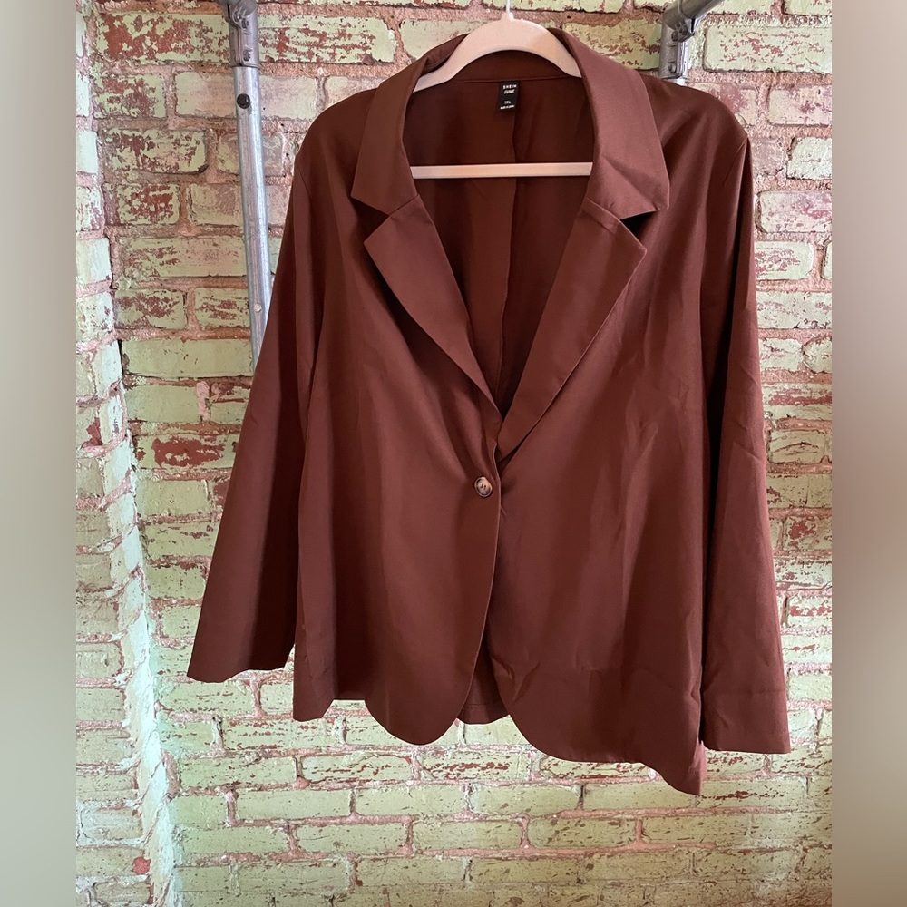 Brand new without tags brown SHEIN Curve blazer. Never worn.